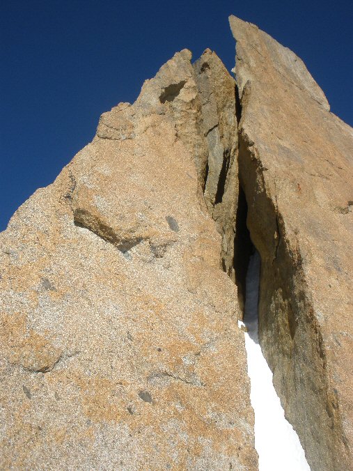 Arete des Cosmiques 44.jpg - Une belle fissure
